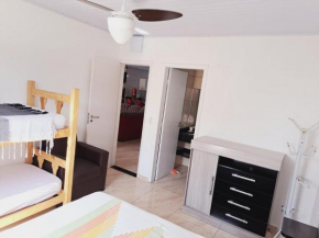 Casa ampla e confortável a uma quadra do mar
